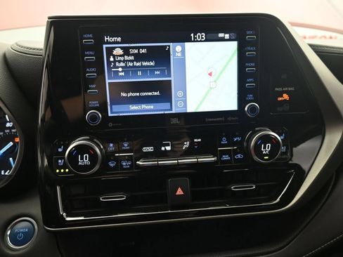 Used 2021 Toyota Highlander Limited AWD/4WD image 19