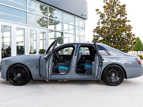 Used 2023 Rolls-Royce Ghost Black Badge w/ Black Badge Ghost Package AWD/4WD image 37
