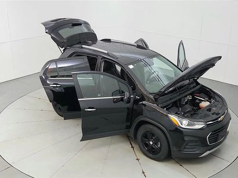 Used 2019 Chevrolet Trax LT w/ LT Convenience Package image 40