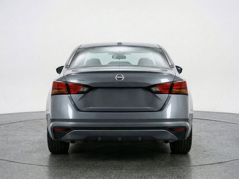 Used 2025 Nissan Altima 2.5 SV FWD image 7