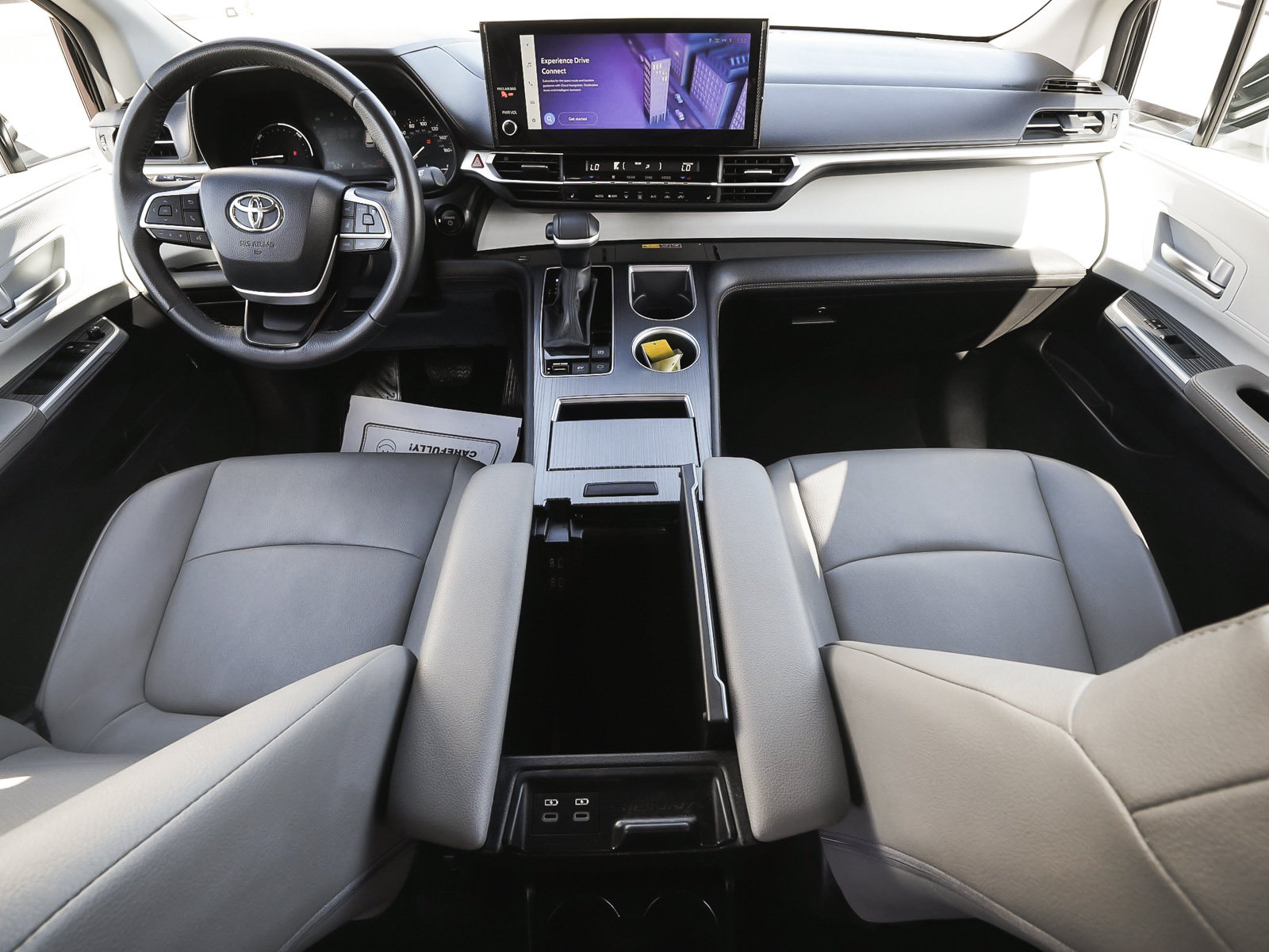 Used 2025 Toyota Sienna XLE FWD image 45