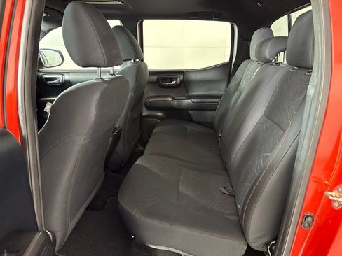 Used 2016 Toyota Tacoma TRD Sport AWD/4WD image 29