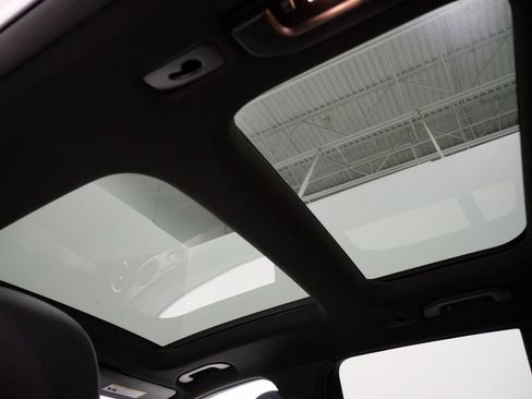 Used 2019 Mercedes-Benz GLC 300 4MATIC image 4