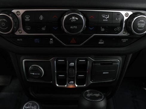 Used 2025 Jeep Wrangler Unlimited Sahara AWD/4WD image 6