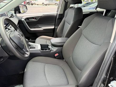 Used 2025 Toyota RAV4 XLE FWD image 10