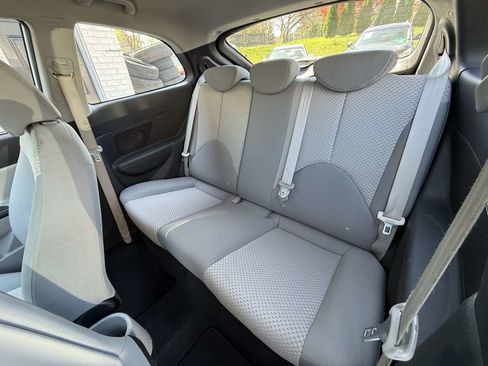 Used 2010 Hyundai Accent GS w/ Premium Pkg 3 image 11