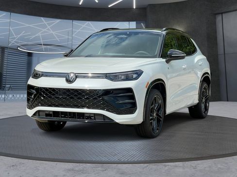 New 2026 Volkswagen Tiguan SE R-Line AWD/4WD image 2