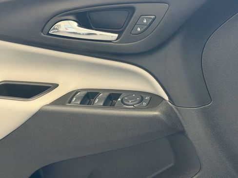 Used 2024 Chevrolet Equinox LS w/ LS Convenience Package FWD image 24