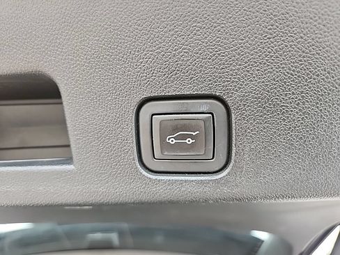 Used 2024 Chevrolet Traverse RS AWD/4WD image 8