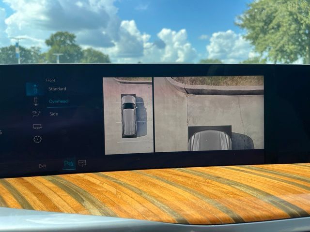 Certified 2025 Cadillac Escalade ESV Sport Platinum w/ LPO, Floor Liner Package AWD/4WD image 31