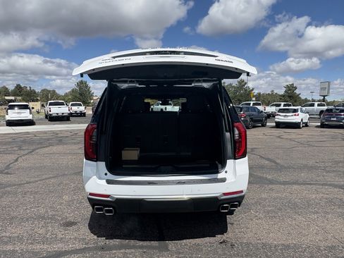 New 2026 GMC Yukon Denali w/ Denali Reserve Package AWD/4WD image 10