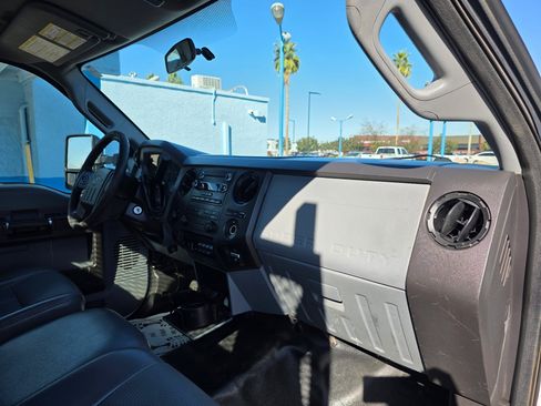 Used 2015 Ford F550 4x4 Regular Cab Super Duty image 15