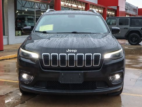Used 2019 Jeep Cherokee Latitude Plus w/ Cold Weather Group FWD image 3