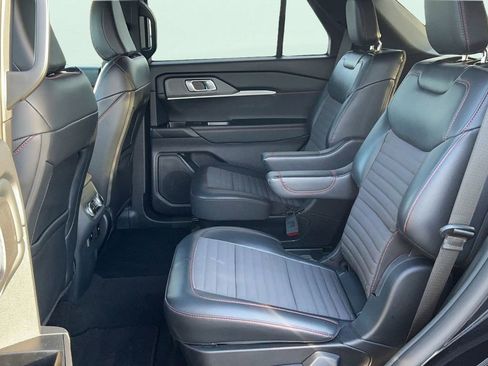 Used 2025 Ford Explorer ST-Line image 16