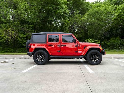 Used 2022 Jeep Wrangler Unlimited Sahara AWD/4WD image 10