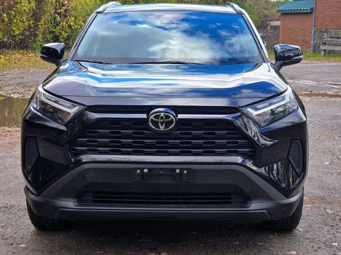 Used 2022 Toyota RAV4 XLE image 3
