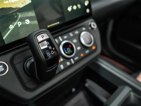New 2026 Land Rover Defender 110 X-Dynamic SE AWD/4WD image 31