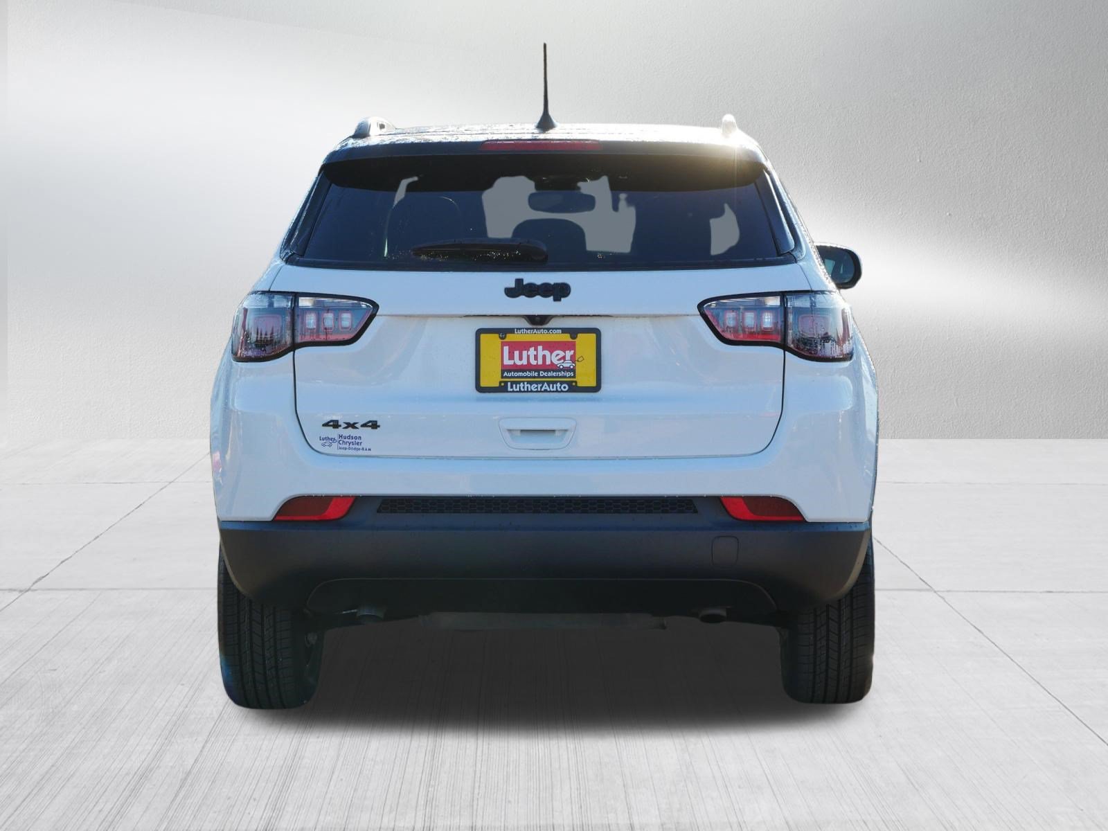 Used 2023 Jeep Compass Latitude w/ Sun and Sound Group AWD/4WD image 6