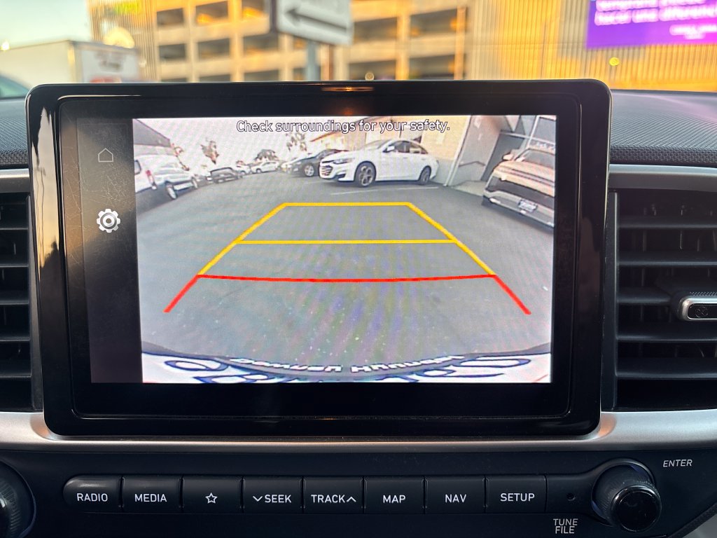 Used 2022 Hyundai Venue Limited FWD image 20
