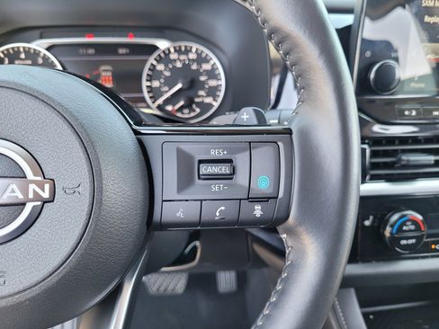 Used 2025 Nissan Pathfinder SL AWD/4WD image 24