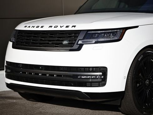 New 2025 Land Rover Range Rover SE image 2