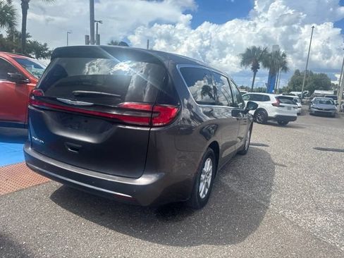 Used 2023 Chrysler Pacifica Touring-L FWD image 26