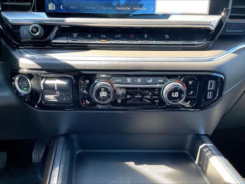 Used 2024 Chevrolet Silverado 3500 High Country w/ High Country Premium Package image 31