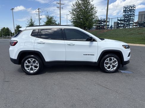 Certified 2025 Jeep Compass Latitude AWD/4WD image 10