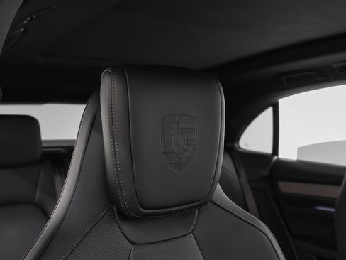 Certified 2025 Porsche Macan 4 Electric image 23