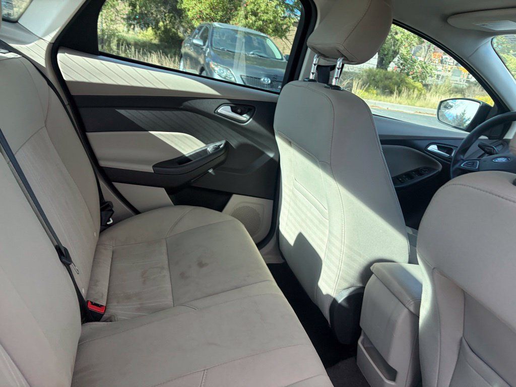 Used 2017 Ford Focus SE FWD image 14