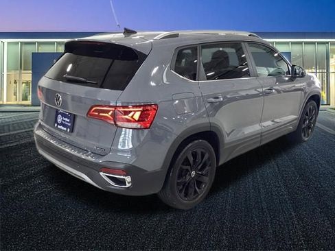 Used 2023 Volkswagen Taos SE w/ Panoramic Sunroof Package AWD/4WD image 27