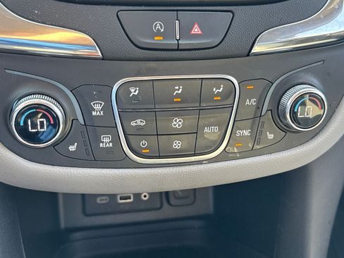 Used 2024 Chevrolet Equinox LT FWD image 18