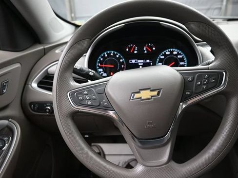 Used 2025 Chevrolet Malibu LT FWD image 8