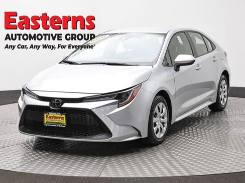 Used 2022 Toyota Corolla LE FWD image 1