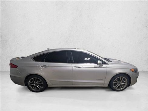 Used 2019 Ford Fusion Titanium image 4