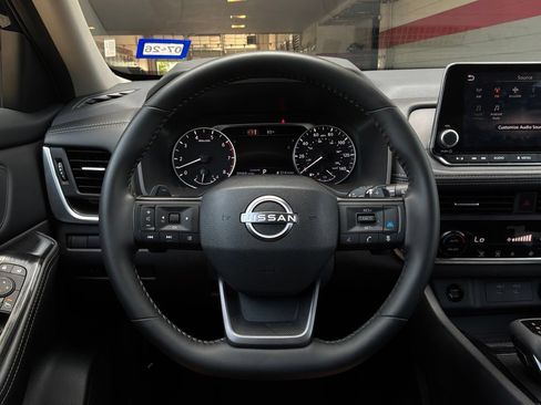 Used 2026 Nissan Rogue SV FWD image 32