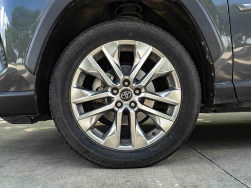 Used 2020 Toyota RAV4 XLE Premium FWD image 14