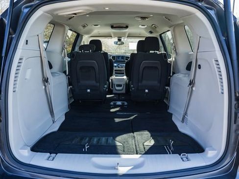 Used 2018 Chrysler Pacifica Touring Plus w/ Tire & Wheel Group image 11