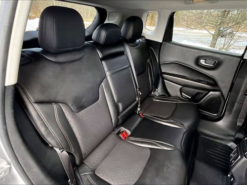 Used 2018 Jeep Compass Latitude w/ Cold Weather Group image 19