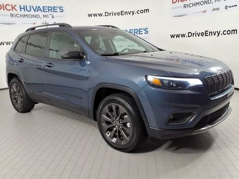 Used 2021 Jeep Cherokee Latitude Lux 80th Anniv w/ Quick Order Package 26U 80TH AWD/4WD image 3