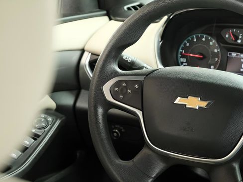 Used 2023 Chevrolet Traverse LS image 12