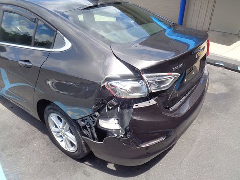 Used 2017 Chevrolet Cruze LT w/ Convenience Package image 1