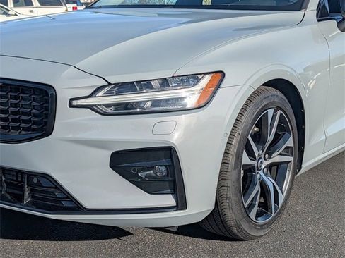 Used 2025 Volvo S60 B5 Plus image 2