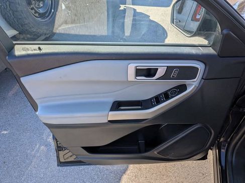 Used 2023 Ford Explorer XLT w/ Equipment Group 202A image 6