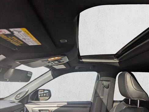 Used 2021 Toyota Highlander XSE image 16