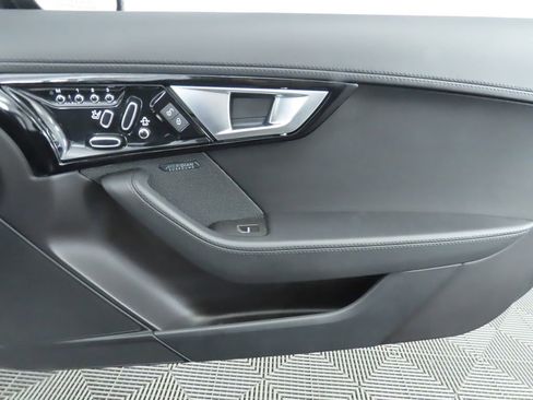Used 2016 Jaguar F-TYPE Convertible image 31