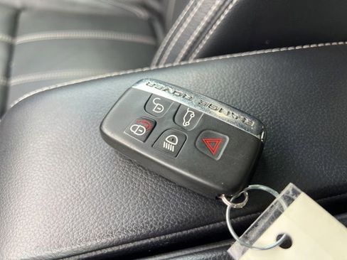 Used 2018 Land Rover Range Rover Velar R-Dynamic SE AWD/4WD image 14
