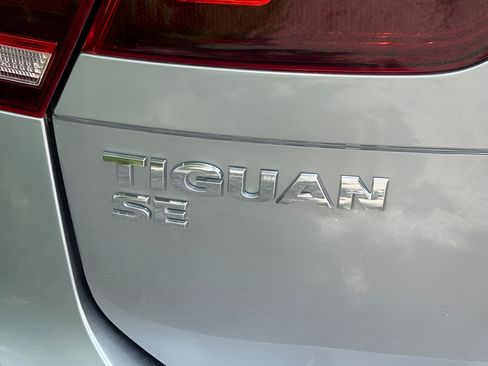 Used 2021 Volkswagen Tiguan SE R-Line AWD/4WD image 10