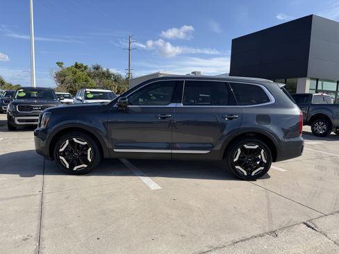Certified 2023 Kia Telluride S image 7
