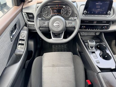 Used 2023 Nissan Rogue SV FWD image 18
